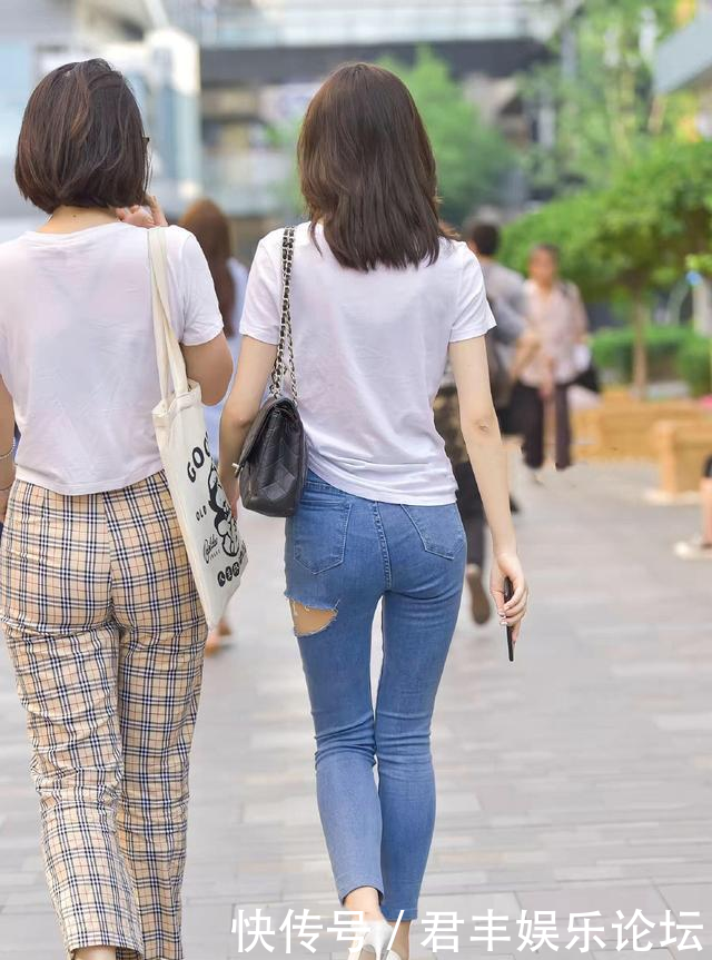 『而也就使得』为了穿搭能省心一些,牛仔裤是个不错的选择