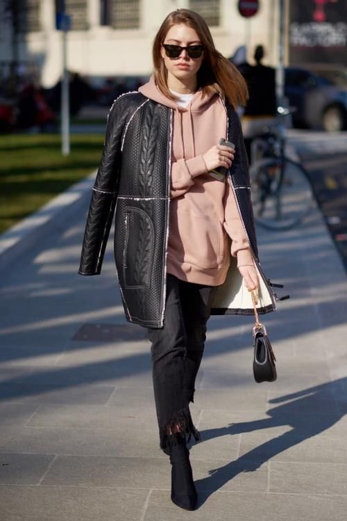 卫衣怎样搭配鞋子