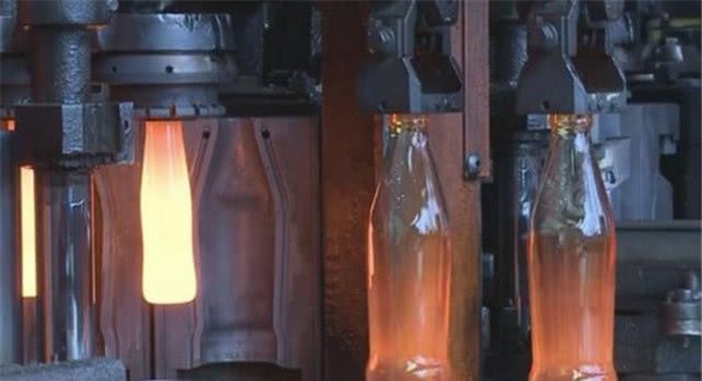世界上最大的玻璃厂：每天24小时运作，一旦停电机械全部报废