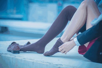 女生们，丝袜这样穿又年轻又诱惑！