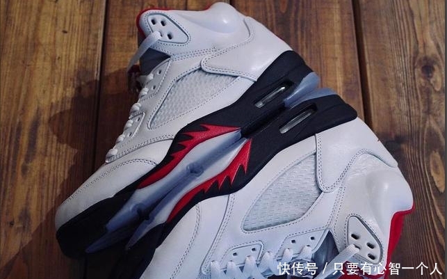  「球鞋」你的启蒙球鞋：流川枫Air Jordan 5大货发售还是香！
