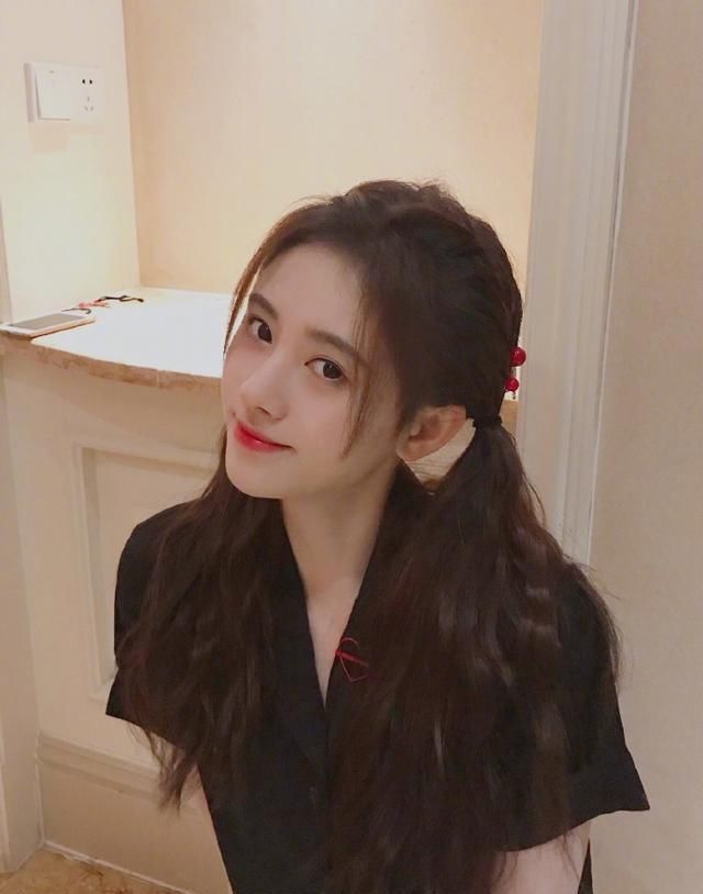 「 气质」“小女生”打扮显清新精致，满满仙女气质，鞠婧祎古典风美到冒泡