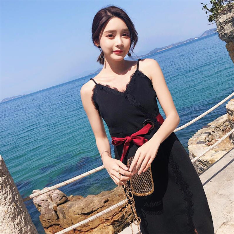 海边比基尼过时了，现在小姐姐都穿“风采裙”，海风一吹更撩人