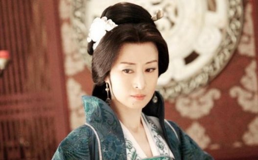 【一鸣惊人】她在最红时嫁给富商,离婚后为女儿复出,再次一鸣惊人
