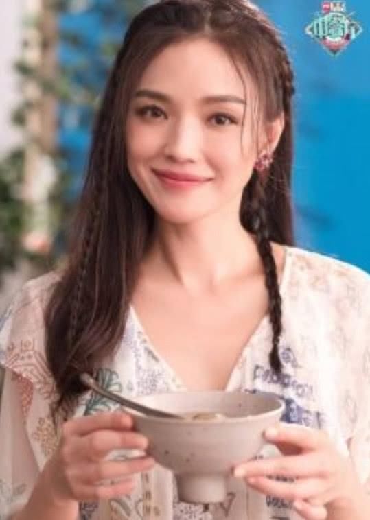 女星微博晒美食内幕，粉丝们别再被骗了，全是摆拍根本不吃