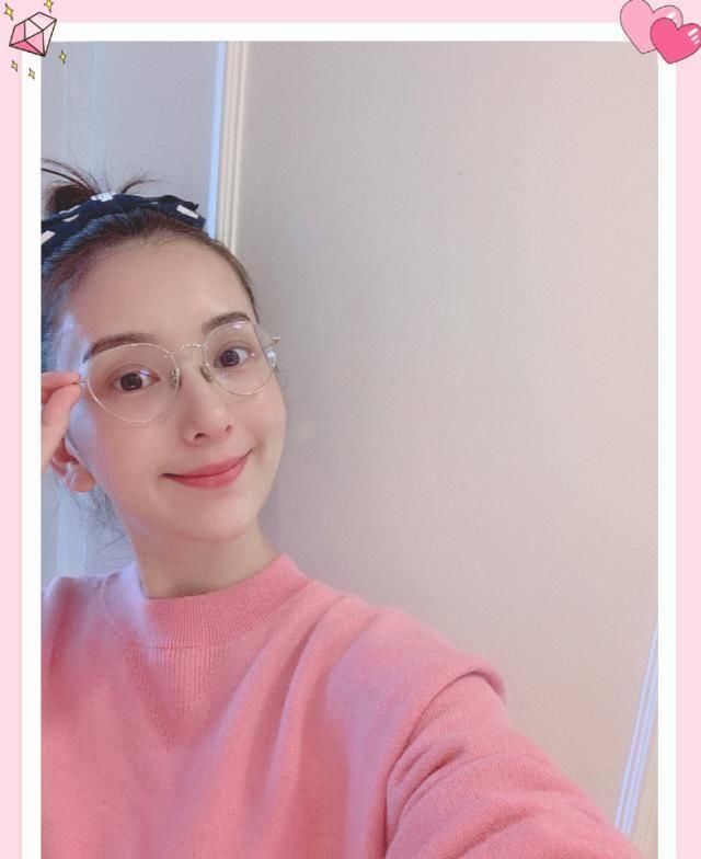  『暴露』方媛在线教美甲，糖果图案暴露辣妈少女心，漂亮双脚抢镜