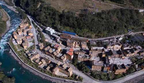 独龙江公路翻越高黎贡山，闯入怒江峡谷最后一个秘境，世外桃源！