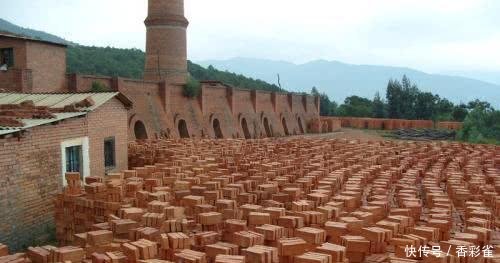 农村禁用红砖, 违者罚款拆除, 老农反问三句话, 专家竟无言以对