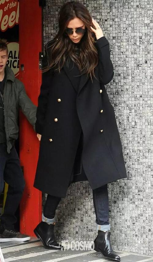 还在穿紧身裤？今年翻边牛仔裤才最火！