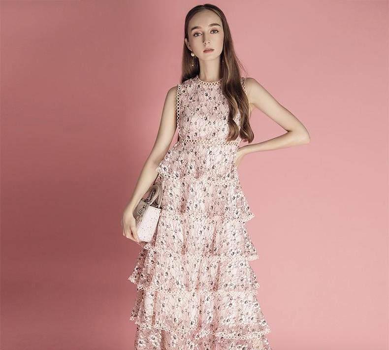 气质美裙端庄出行,简搭出夺目造型