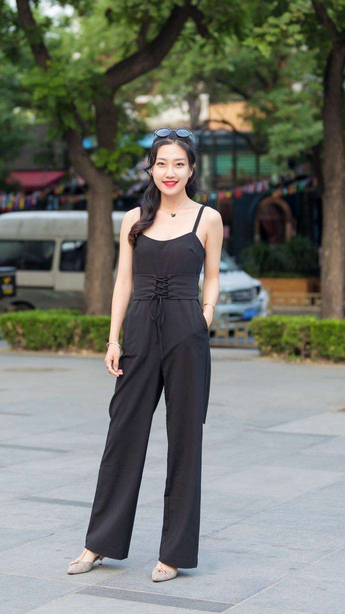 北京街拍, 身材好的女生这么搭, 轻松显出性感身姿, 让人一见难忘