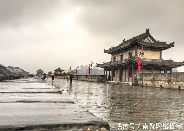 西安想和成都争中国第一网红城市的位子, 现在是不够格的