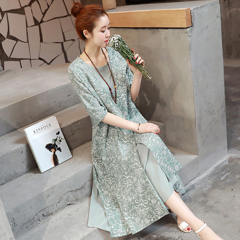 妈妈穿这样的连衣裙出街，时尚优雅，端庄显气质，看着年轻10岁