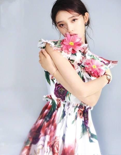 林允大凹造型吸睛，粉色纱裙欲成仙女，哪个星女郎可以和她比？