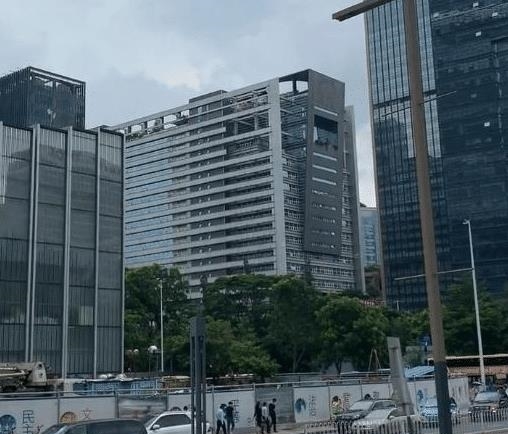  「矗立」广东深圳：寸土寸金的城中心，矗立一座祠堂，谁拆就把