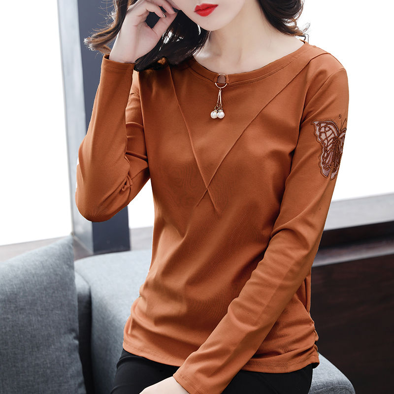 50岁婆婆很时髦，喜欢时髦小衫+九分裤，惹得邻居人人夸嫩