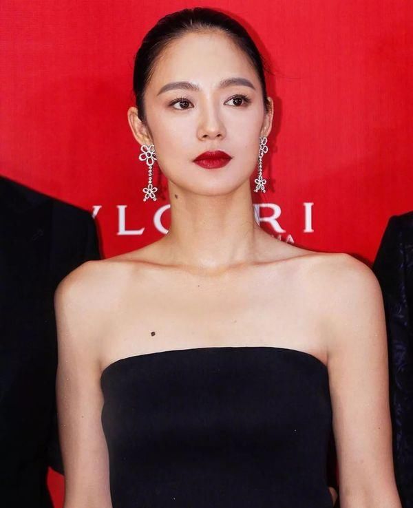 25个GIF图教会你2018最潮的5款发型!倪妮、AngelaBaby都已经扎着