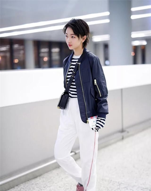  【白鞋】小白鞋已经彻底失宠了,今年最流行的是这款“初恋鞋”,百搭减龄