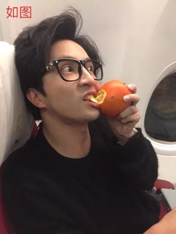 薛之谦发博公布当爸爸的消息，拿亲儿子作秀薛之谦表演型人格悲哀