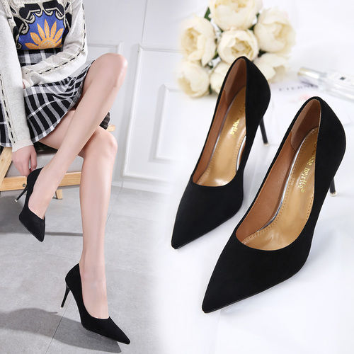 身高157的老婆真会打扮，一双凉凉高跟鞋+短裙，比170都高