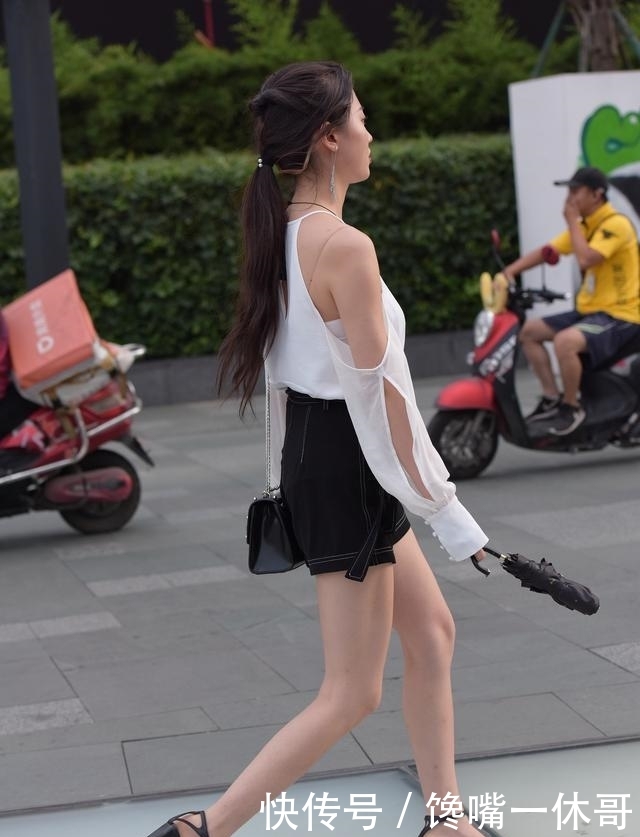  精致@街拍：小姐姐吊带好细，用与众不同的搭配，凸显精致美感