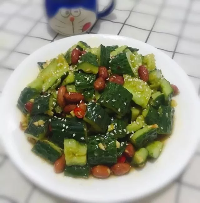 饭店的拌黄瓜为什么那么好吃?原来诀窍这么简单,2分钟就学会了!!! - 周公乐 - xinhua8848 的博客 饭店的拌黄瓜为什么那么好吃?原来诀窍这么简单,2分钟就学会了!!! - 周公乐 - xinhua8848 的博客