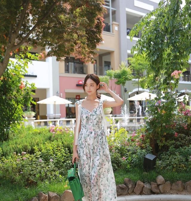  『气质』30岁熟女穿搭技巧,很有女人味,显白又减龄,每天都要美美哒
