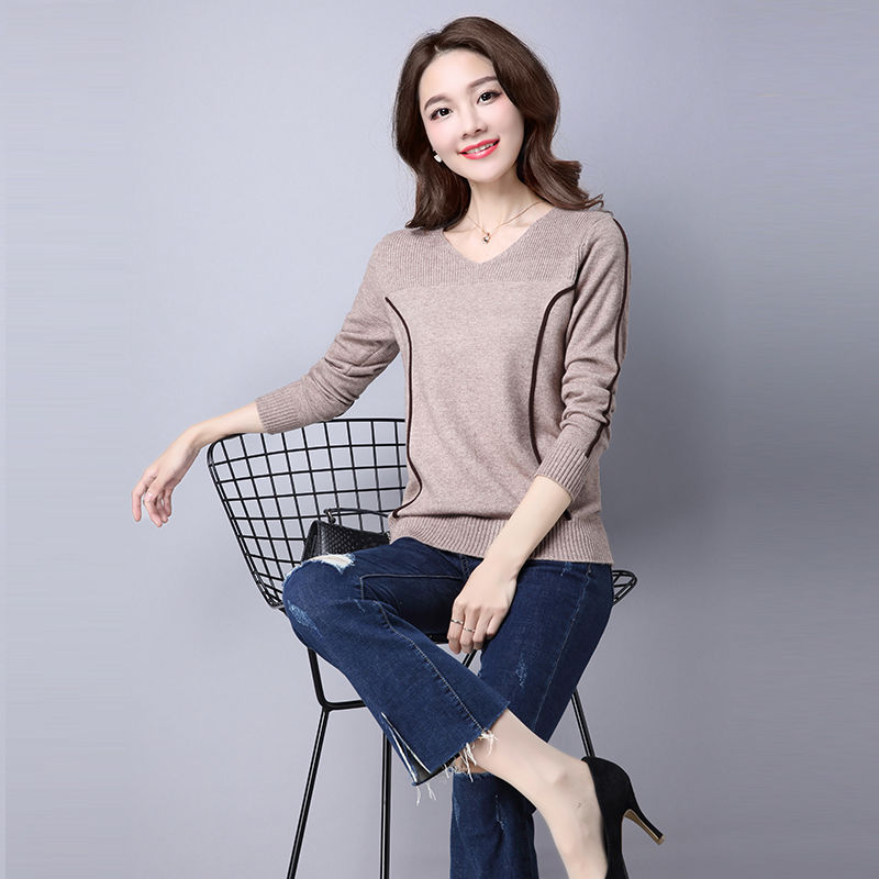 太美了!难怪妈妈不穿旗袍了!穿针织衫+黑裤子，年轻貌美特吸睛