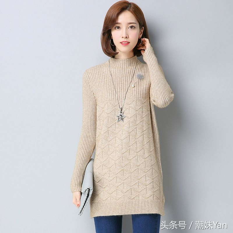 奔四的女人，穿这样的气质小衫配长筒靴，优雅大方又好看