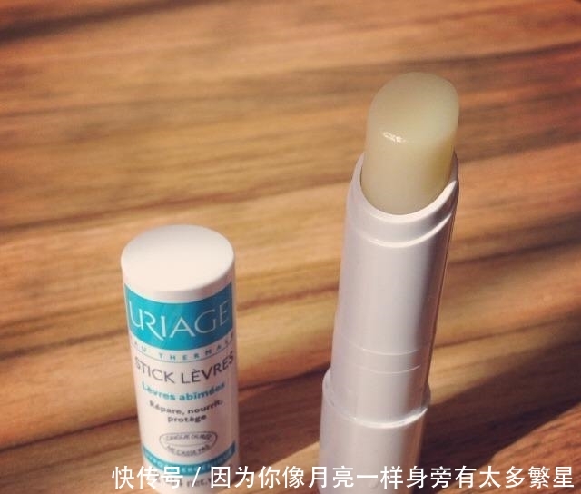 「小甘菊润唇膏」3款适合春季的润唇膏,不油不干,死皮一搓就掉,用完唇炎也好了