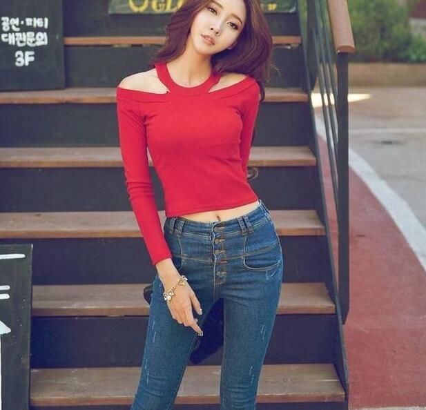 牛仔裤紧身大气，迷人小蛮腰尽显，让女人大方也迷人