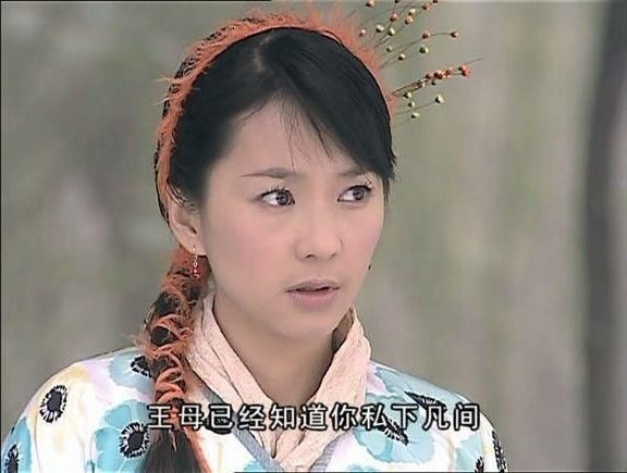 头发上插满细针的古装女子，王艳梦幻、翁虹高贵、而她画蛇添足