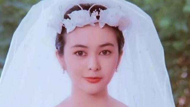 美过关之琳,帮过李连杰和刘德华,今在娱乐圈受尽尊敬图1
