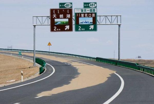 国内最冷清的一条高速，可能跑几天都见不到其他车，司机很寂寞