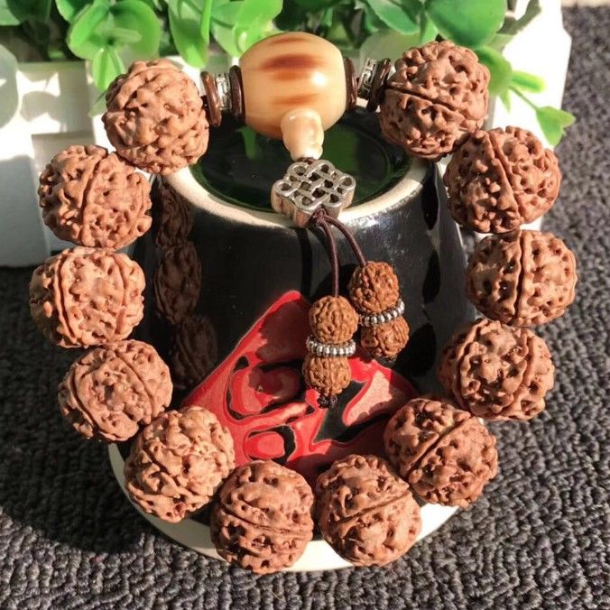 别傻玩大金链了?中国极品“菩提串”一夜走俏,领导出门必盘一串