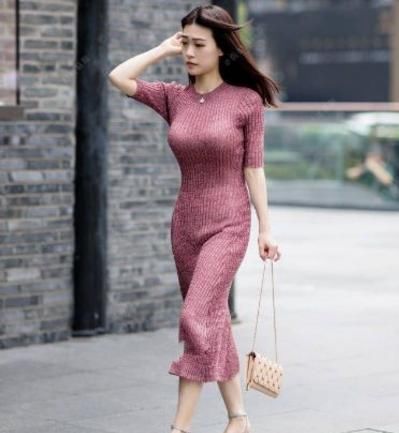  「漂亮」美女街拍：时尚漂亮的打底裤美女，高雅动人，清新又性感