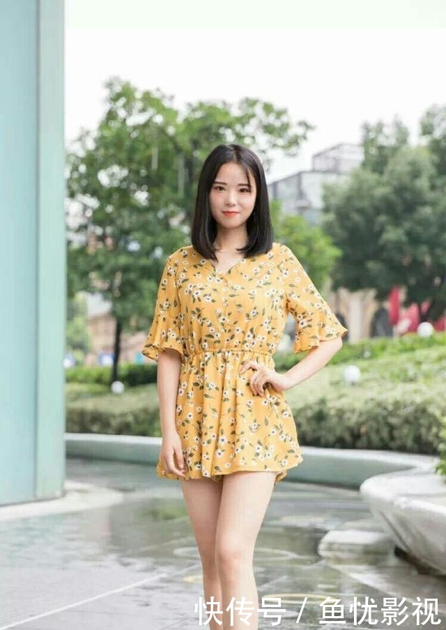  [淡黄色]春天告别沉闷搭配，试试明星都在穿的“淡黄色”长裙，显白又时髦