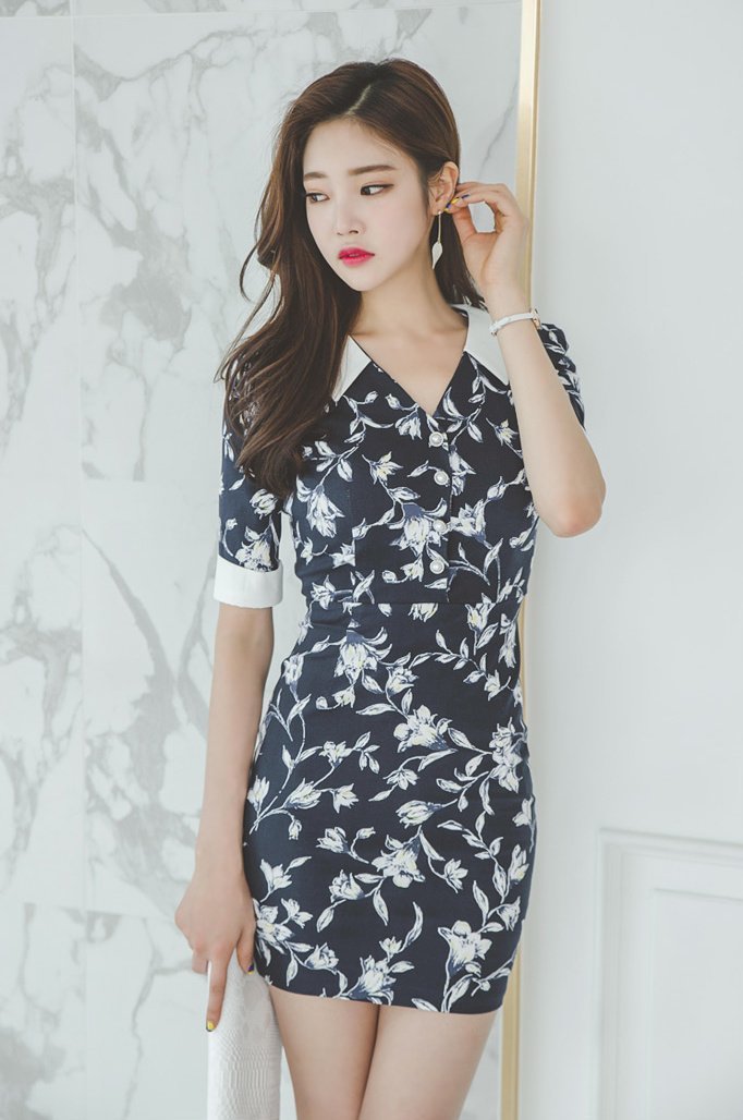 俏丽典雅的气质美女，精致短裙显清新脱俗，东方美被完美诠释！