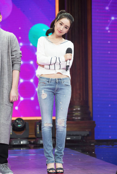 马漂亮又出来作妖啦，网友直呼：前方高能，裙子都快要撑爆了吧