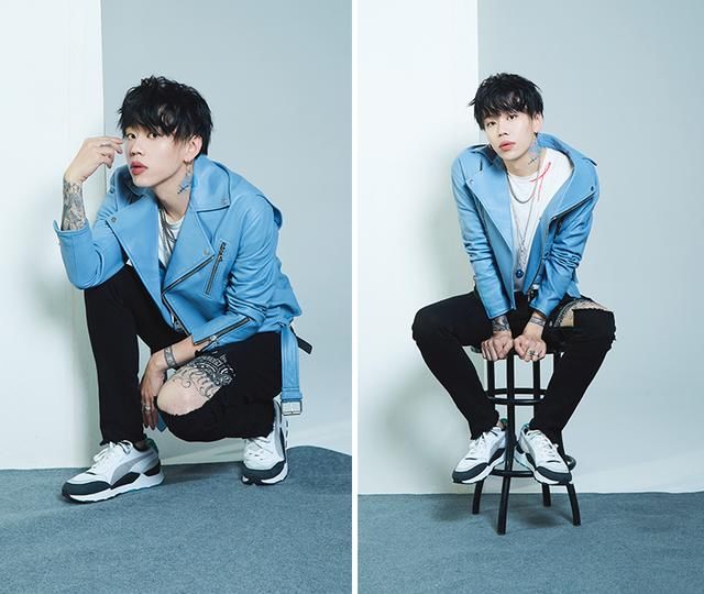 杨文昊不只会跳更会穿，t恤配长裤前卫十足，连袜子都满是细节