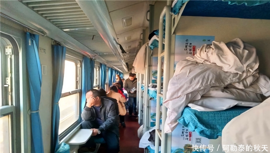 搭火车时，为何乘务员要收走卧铺车票？看完涨知识了！
