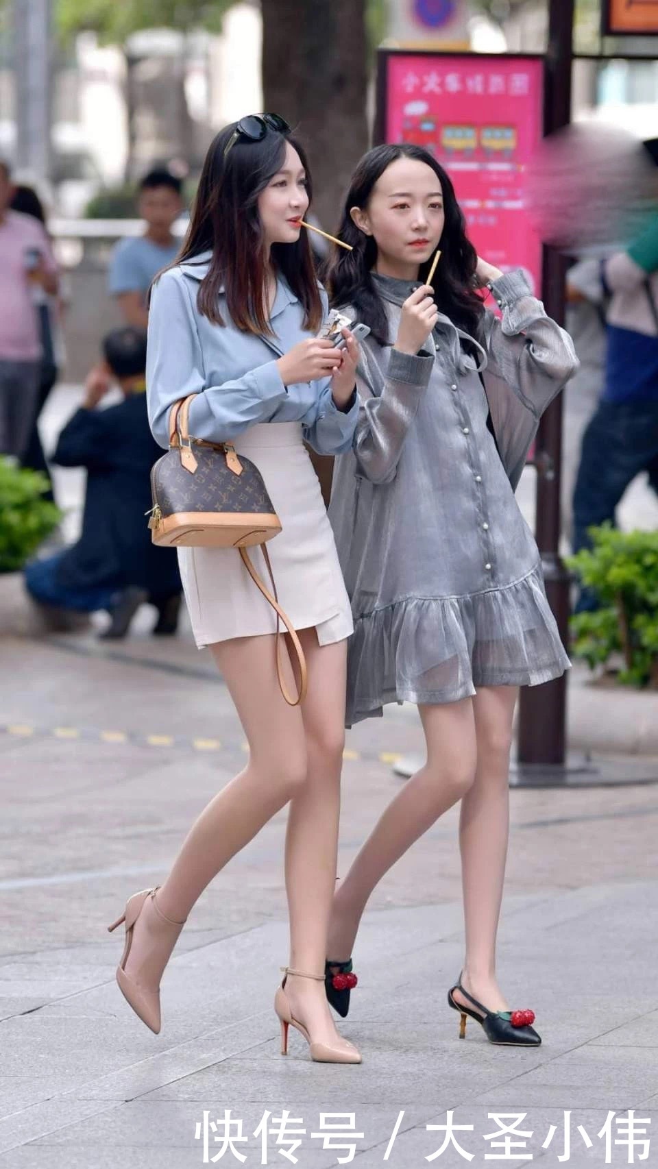  美女|美女街拍：两给美女的腿都好细呀！矮一点小姐姐好卡哇伊！