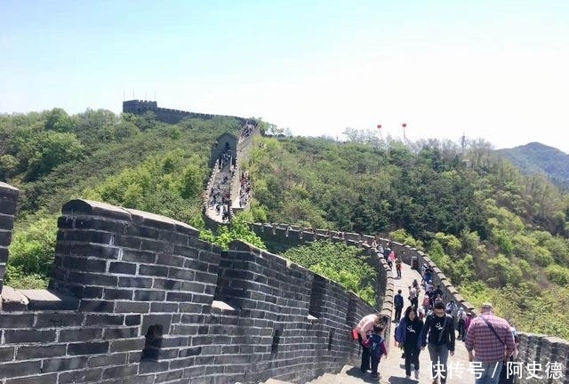 五一第一天，实拍北京长城“空巷”，大伙都长教训不出门了？