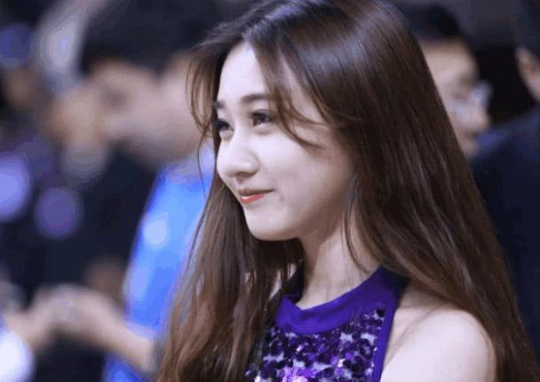 CBA的啦啦队美女，漂亮的长相和性感的身材让人非常的羡慕