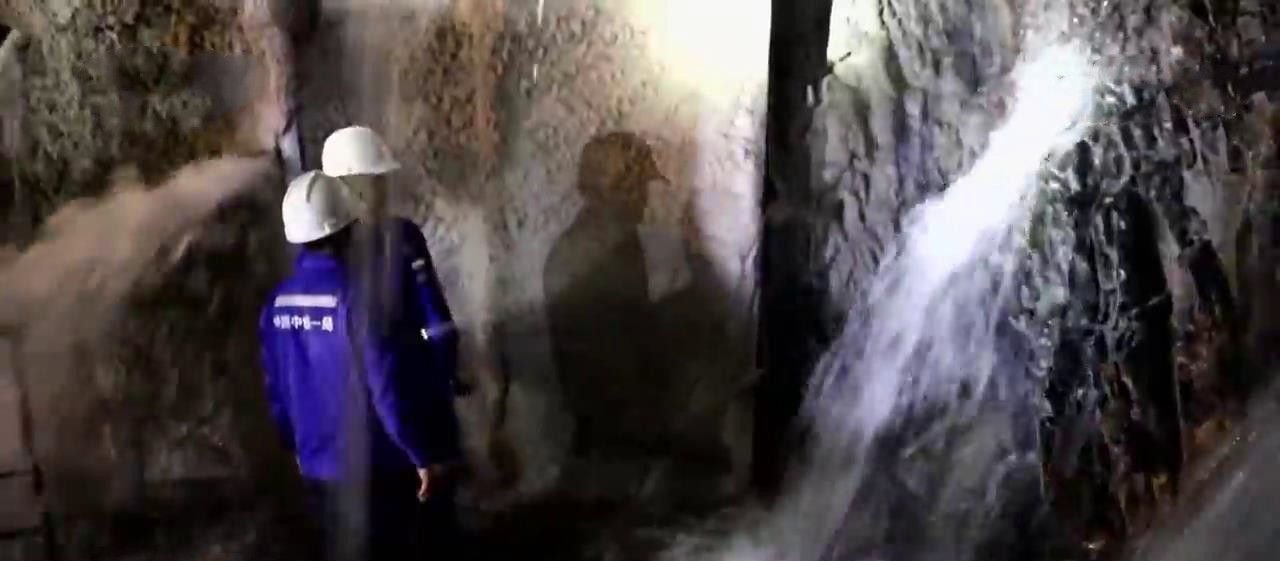  「基建」11年只挖了12公里！“世界最难挖的隧道”仅剩最后两公