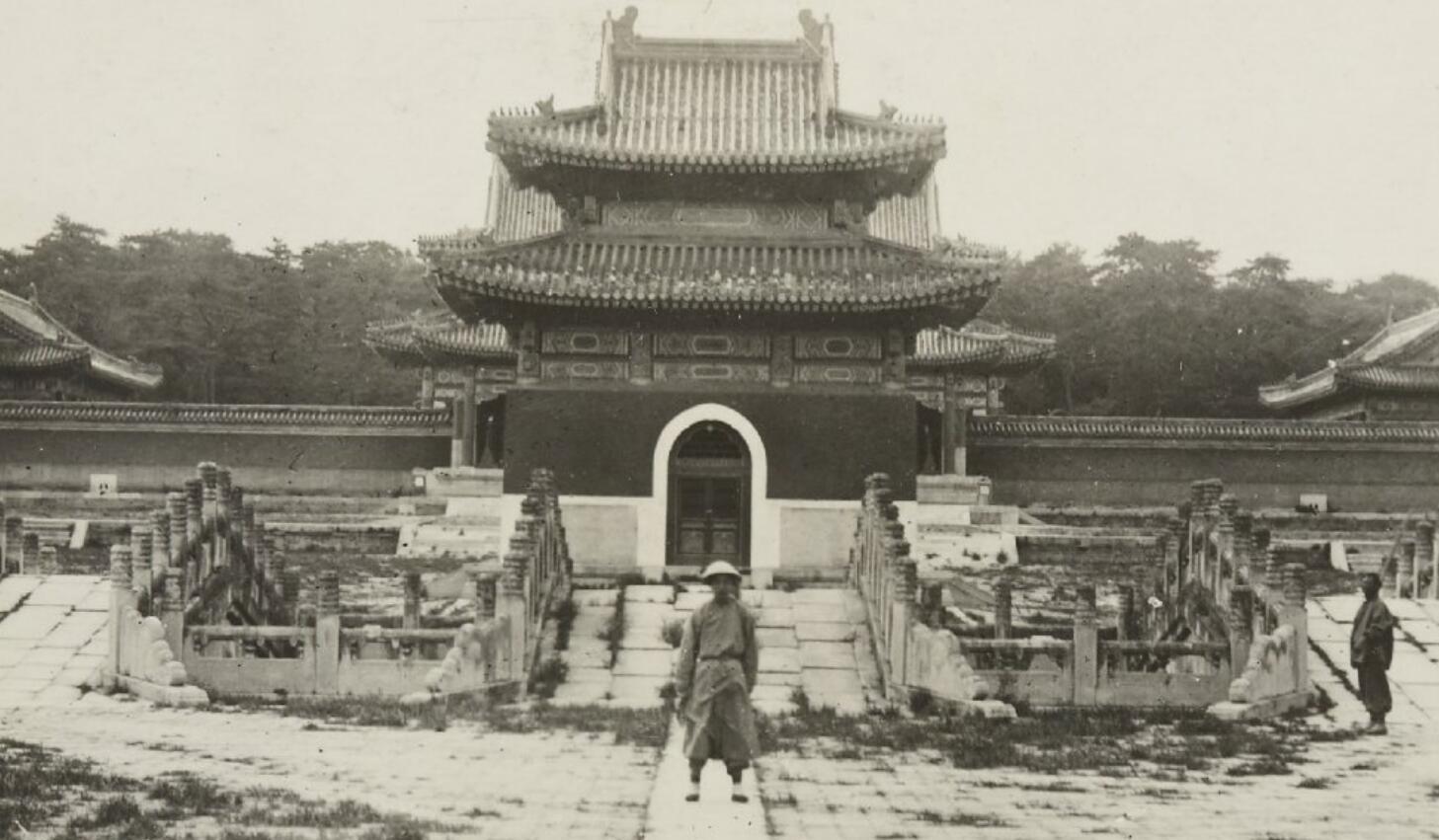  『老照片』老照片再现真实的清朝侍卫：图二慈禧被大内侍卫簇拥
