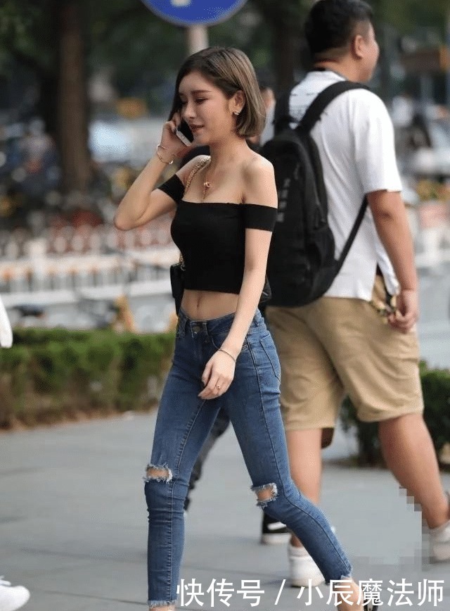 小姐姐|小姐姐,黑色露脐装搭陪破洞牛仔裤超具时尚感