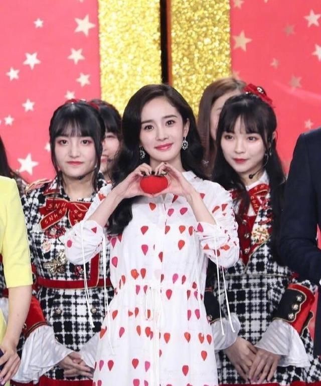 『一看』有4个特点的女人,一看就有“女王范”,御姐路线更适合你!