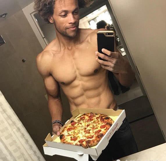 男子吃健身餐减肥失败，吃垃圾食品瘦了160斤！