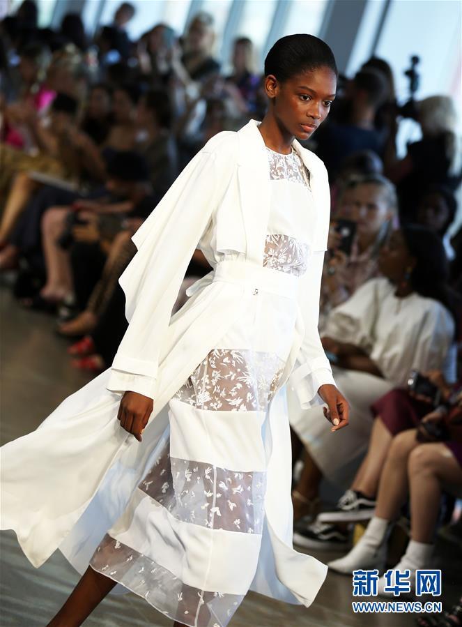 纽约时装周开幕 NOON BY NOOR品牌发布新款时装